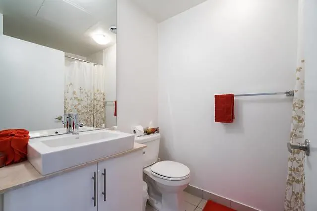 Stylish & Central Condo 1 Min From Union Station!! Toronto
